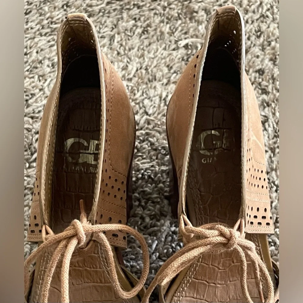 Gianni Bini Stylish Tan Women's Shoes - Picture 2 of 6